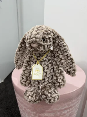  Bashful Luxe Bunny Pineうさぎぬいぐるみ Bashful Luxe Bunny Pine with Personalized Red Jumper