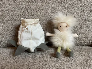A photo of Petalkins Fluffkin Flower Fairy Jellycat taken by Abyss'Dragons