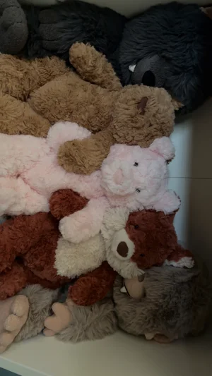 Leola Bear - Medium Jellycat photo