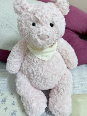 A photo of Leola Bear - Large Jellycat taken by nhim1234