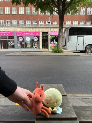Amuseables Max Macaron Jellycat photo