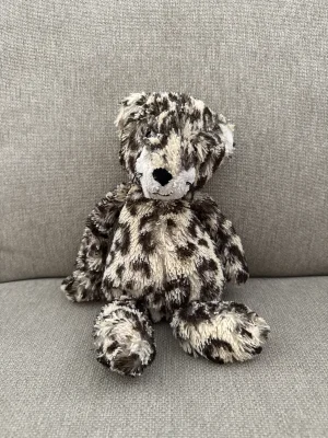 A photo of Bashful Leopard Jellycat taken by SummersGirls