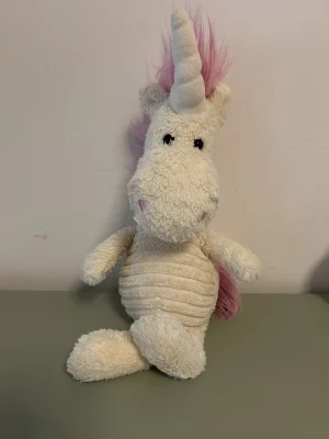 A photo of Snagglebaggle Ursula Unicorn Jellycat taken by Martineee
