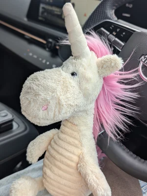 A photo of Snagglebaggle Ursula Unicorn Jellycat taken by Jelly_shebear