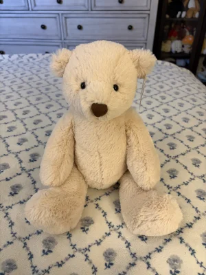 A photo of Barley Bear - Medium Jellycat taken by Stephmarie207