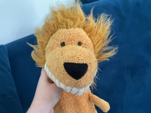 A photo of Toothy Lion Jellycat taken by JellyJackCat