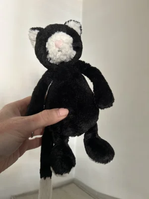 A photo of Bashful Black & White Kitten - Small Jellycat taken by JadeD