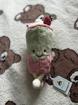 Amuseables Berrity Latte Jellycat | Jelly Journal