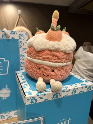 Amuseables Melbie Peach Cake Jellycat | Jelly Journal