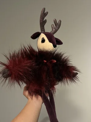 A photo of Viola Reindeer - Medium Jellycat taken by Crunchyasf