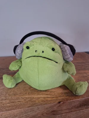 ぬいぐるみ  Ricky Rain Frog with Headphone Ricky Rain Frog Headphones – Pigment