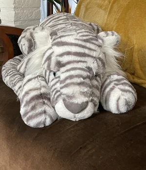 A photo of Sacha Snow Tiger - Really Big Jellycat taken by Mimi_67