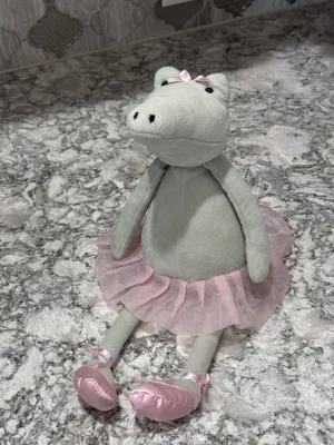 Dancing Darcey Alligator - Medium Jellycat photo uploaded by SnowLeopard821