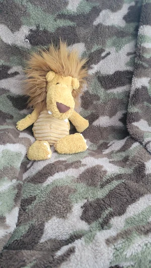 Snagglebaggle Lawrence Lion Jellycat photo