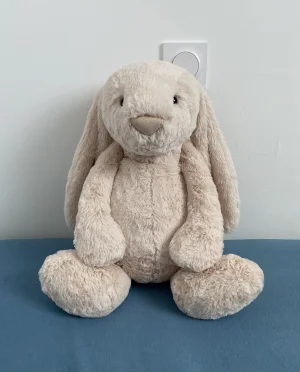 A photo of Bashful Luxe Bunny Willow - Huge Jellycat taken by Abyss'Dragons