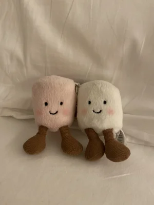 A photo of Amuseables Pair of Marshmallows Bag Charm Jellycat taken by Swiftiejellycat