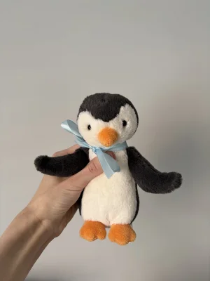 Front photo of Bashful Penguin - Small uploaded by elysjellies