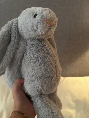 A photo of Bashful Beau Bunny - Medium Jellycat taken by EmilyMunk