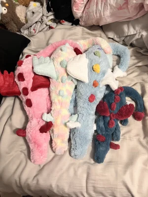 A photo of Heart Dragon Jellycat taken by Sydketels