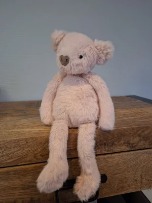 A photo of Sweetie Piglet Jellycat taken by Sofie