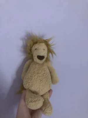 A photo of Bashful Lion (Original) - Small Jellycat taken by Maisielilley