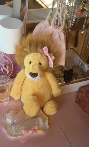 A photo of Bashful Lion (Original) - Small Jellycat taken by jellycatangel