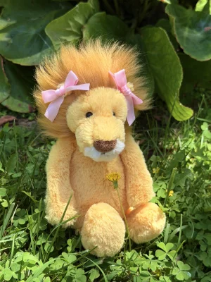 A photo of Bashful Lion (Original) - Small Jellycat taken by jellycatangel