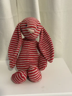 A photo of Bashful Eloise Bunny Jellycat taken by Bunnylove