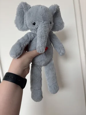 A photo of Bobbie Elly - Small Jellycat taken by the_jelly_jungle