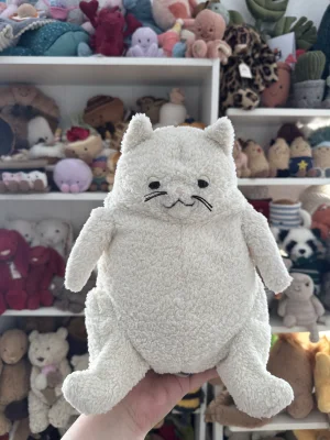 A photo of Amore Cream Cat - Medium Jellycat taken by nelesjellycorner