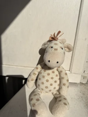 A photo of Georgie Giraffe Jellycat taken by katsjellies