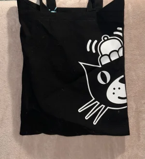A photo of Jellycat Tote Bag Jellycat taken by LJTask