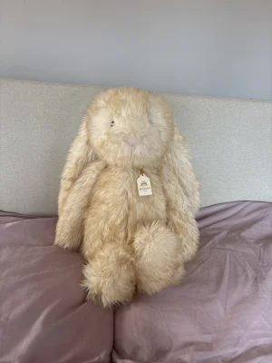 A photo of Springlowe Luxe Bunny Jellycat taken by mila_jellycat07