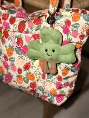 Amuseables Siofra Shamrock Bag Charm Jellycat | Jelly Journal