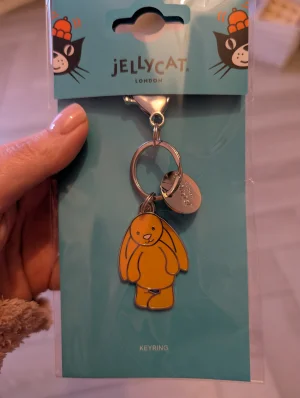 A photo of Bashful Luxe Amberley Bunny Keyring Jellycat taken by Jelly_shebear