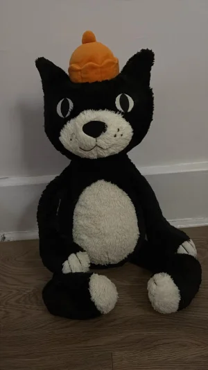A photo of Jellycat Jack - Huge Jellycat taken by Hallieblu