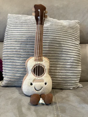 Amuseables Ukulele Jellycat photo uploaded by Seni113