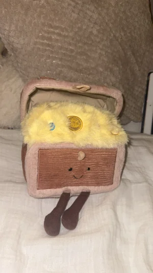 Amuseables Treasure Chest Jellycat | Jelly Journal