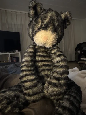 A photo of Ruffle Cat Jellycat taken by loislavu