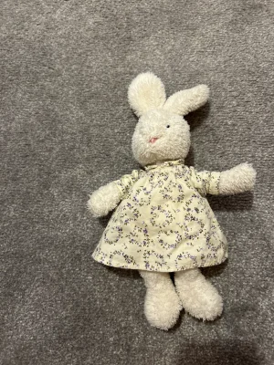A photo of Sleepy Bunny Jellycat taken by Freya_Purvis