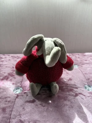 A photo of Poloneck Peeker Elephant Jellycat taken by Elizabethmayel