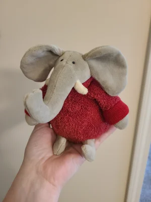 A photo of Poloneck Peeker Elephant Jellycat taken by Jellycat_fluff