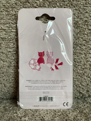 A photo of Kitty Galore Keyring Jellycat taken by Abyss'Dragons