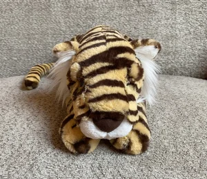 A photo of Taylor Tiger Jellycat taken by Abyss'Dragons