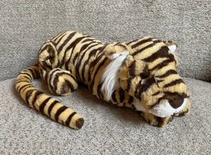A photo of Taylor Tiger Jellycat taken by Abyss'Dragons