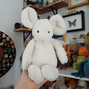 A photo of Bashful Cream Mouse - Medium Jellycat taken by herbgardenplush