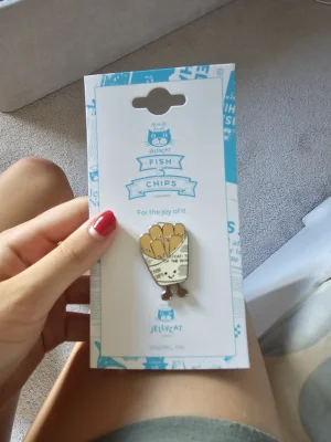 Cosy Chips Pin Badge Jellycat photo