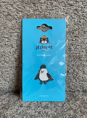 Front photo of Chip Seagull Pin Badge uploaded by JellyDragonLover