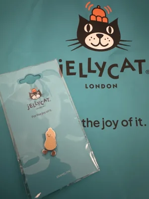Amuseables Peanut Pin Badge Jellycat photo