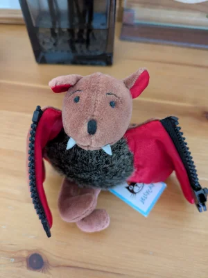 A photo of Zappy Batty - Red Jellycat taken by AuntieSheewa